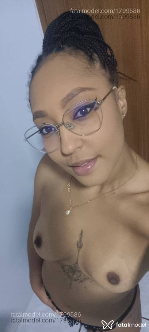 Acompanhante mulher com cabelo castanho de olhos castanhos em Rio Verde - Victória Safra