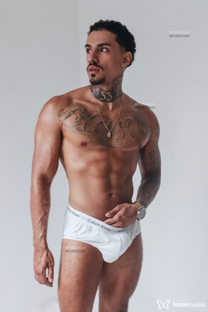 Acompanhante homem morena (o) de olhos pretos em Rio de Janeiro Acompanhante homem morena (o) de olhos pretos em Rio de Janeiro - Pietro Dias