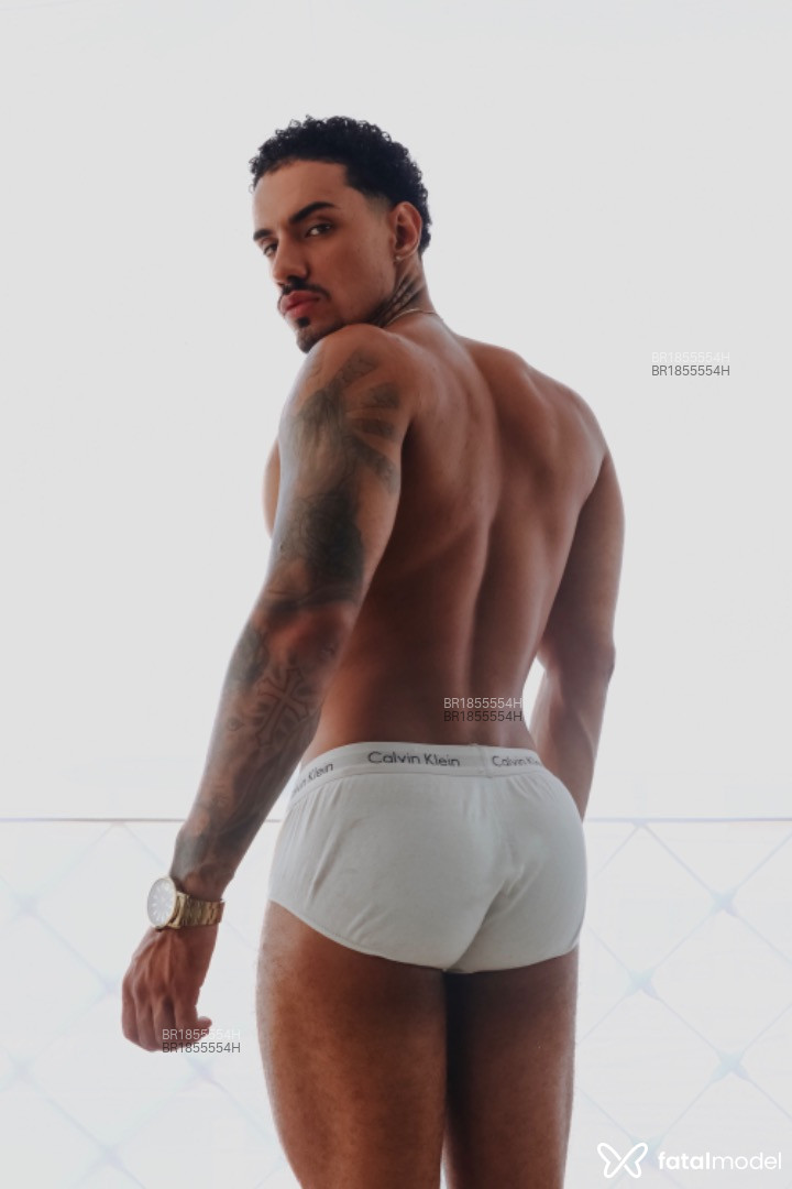 Acompanhante homem morena (o) de olhos pretos em Rio de Janeiro Acompanhante homem morena (o) de olhos pretos em Rio de Janeiro - Pietro Dias