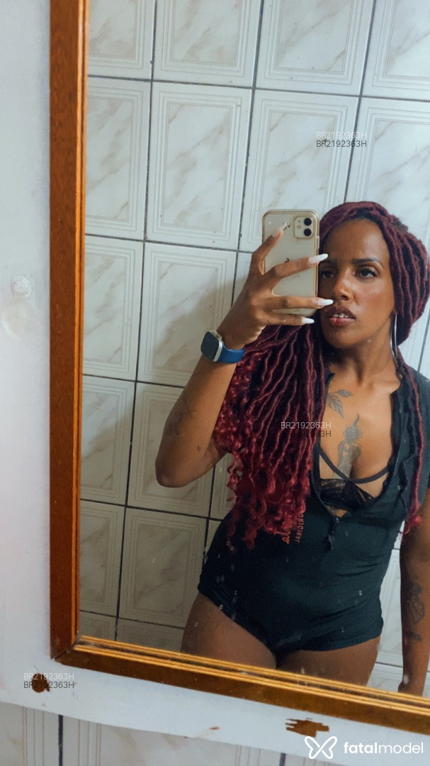 Acompanhante mulher morena (o) de olhos pretos em Virtual Acompanhante mulher morena (o) de olhos pretos em Virtual - Tiffany