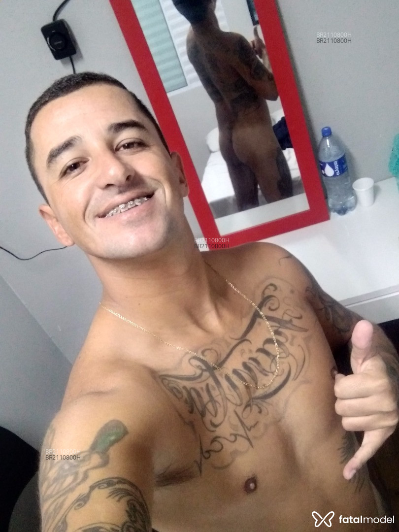 Acompanhante homem com cabelo castanho de olhos castanhos - Juniorsurfista