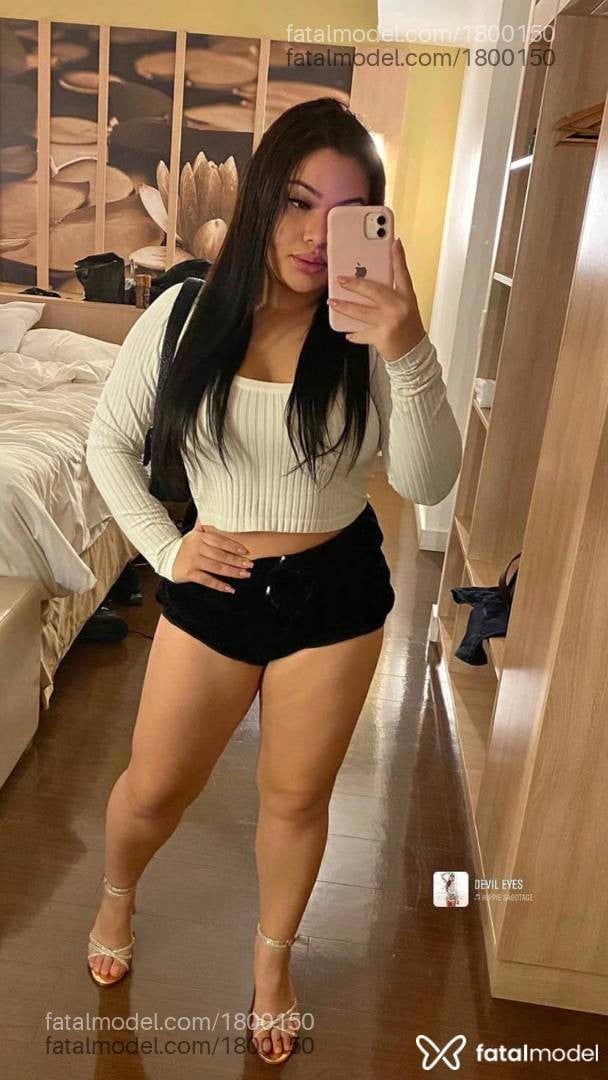 Acompanhante mulher morena (o) de olhos castanhos - Agatha Khalifa