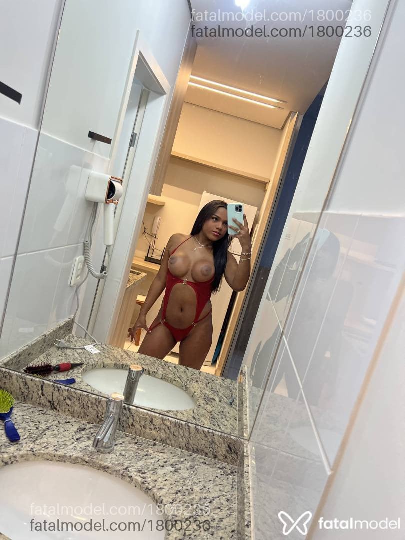 Acompanhante mulher trans morena (o) de olhos castanhos - Isabella Fontana