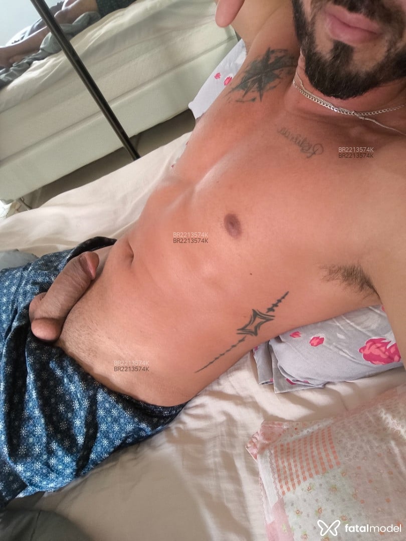 Acompanhante homem com cabelo castanho de olhos castanhos em Londrina - Guilherme
