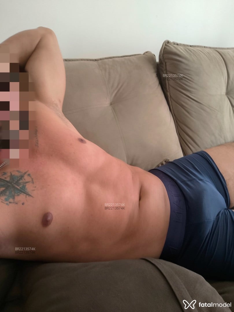 Acompanhante homem com cabelo castanho de olhos castanhos em Londrina - Guilherme