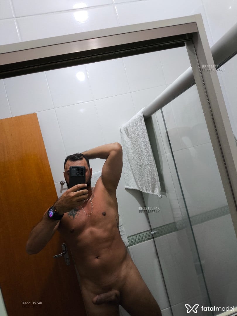 Acompanhante homem com cabelo castanho de olhos castanhos em Londrina - Guilherme