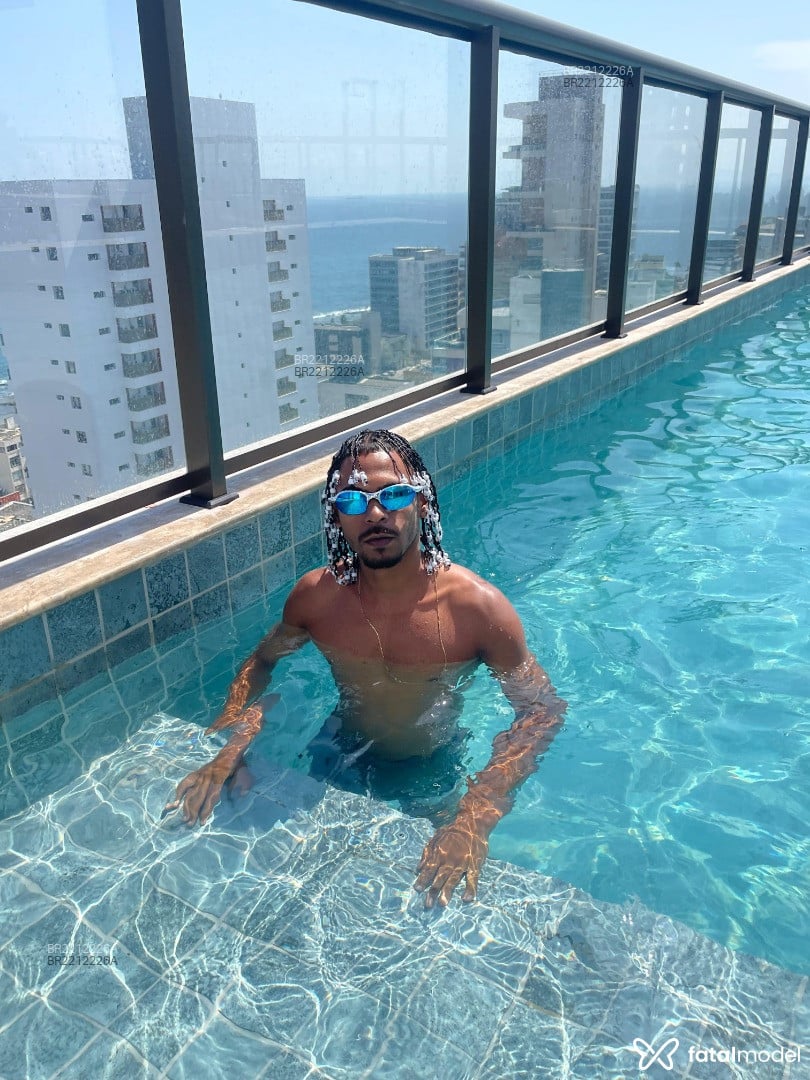 Acompanhante homem loira (o) de olhos pretos em Salvador - Driel Dotato