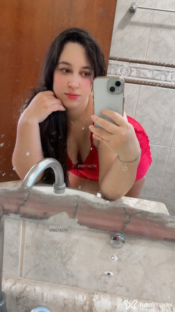 Acompanhante mulher com cabelo castanho de olhos mel - Mel Souza