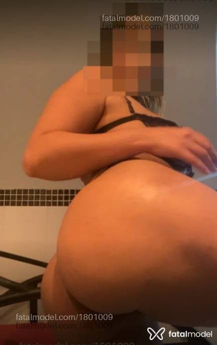 Acompanhante mulher loira (o) de olhos pretos - Malu