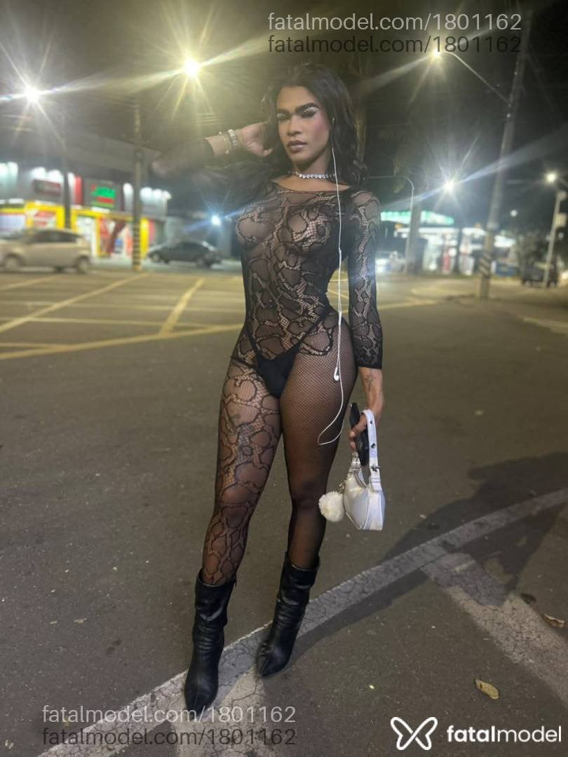 Acompanhante mulher trans morena (o) de olhos pretos - Isis Dolls