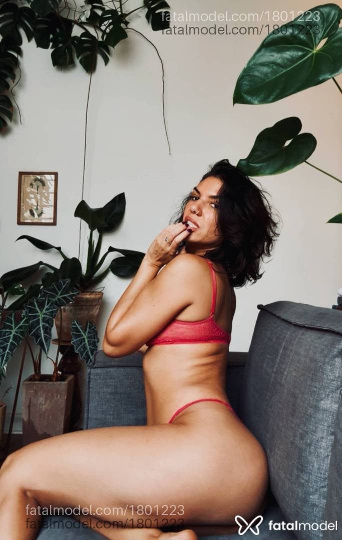 Acompanhante mulher com cabelo castanho de olhos castanhos - Anna Talli