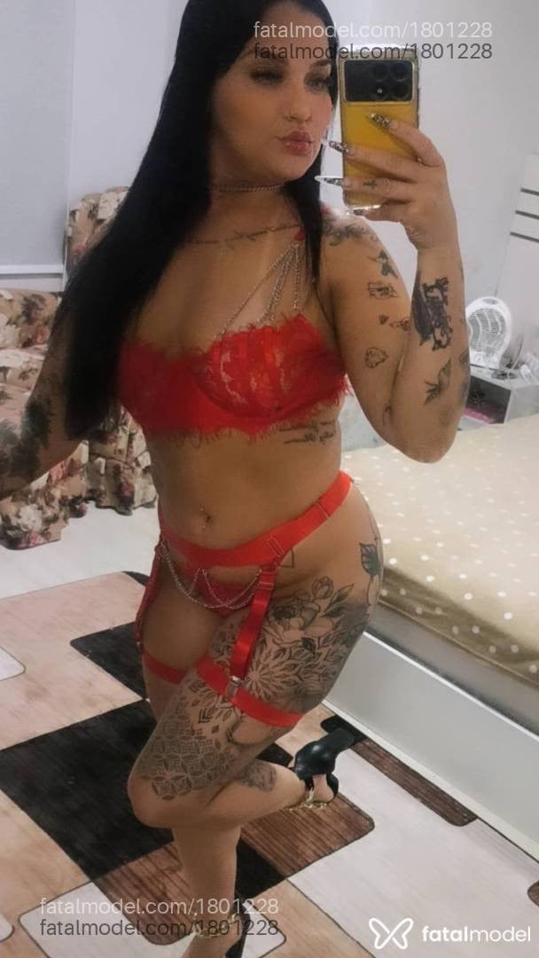 Acompanhante mulher morena (o) de olhos verdes - Brenda Esther