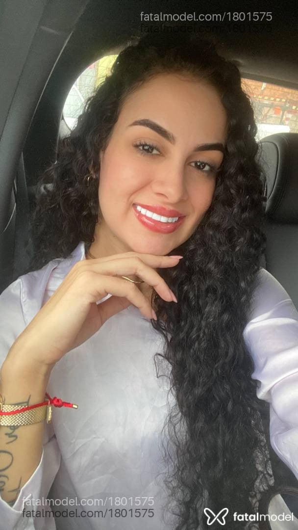 Acompanhante mulher com cabelo castanho de olhos castanhos - Safira