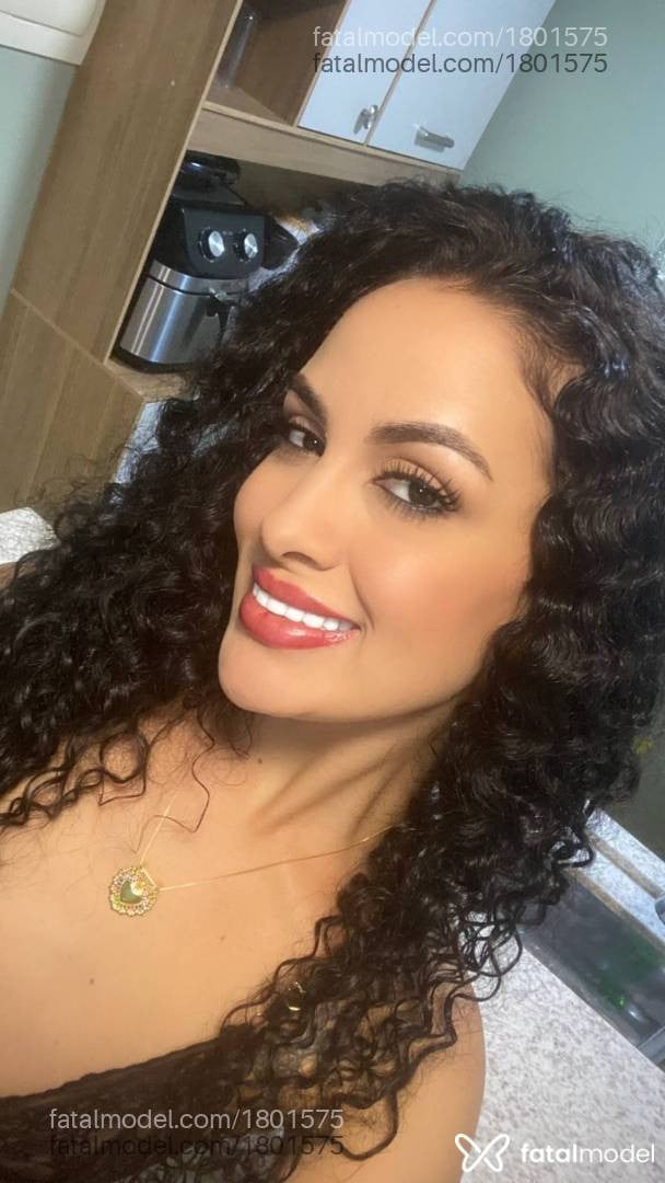 Acompanhante mulher com cabelo castanho de olhos castanhos - Safira
