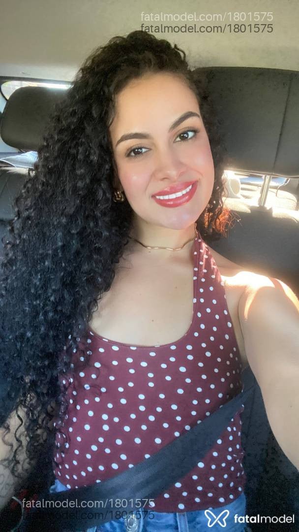 Acompanhante mulher com cabelo castanho de olhos castanhos em Cuiabá - Safira