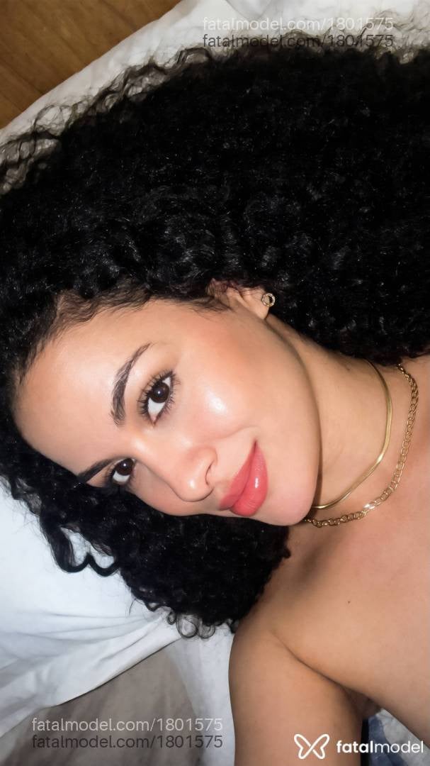 Acompanhante mulher com cabelo castanho de olhos castanhos - Safira