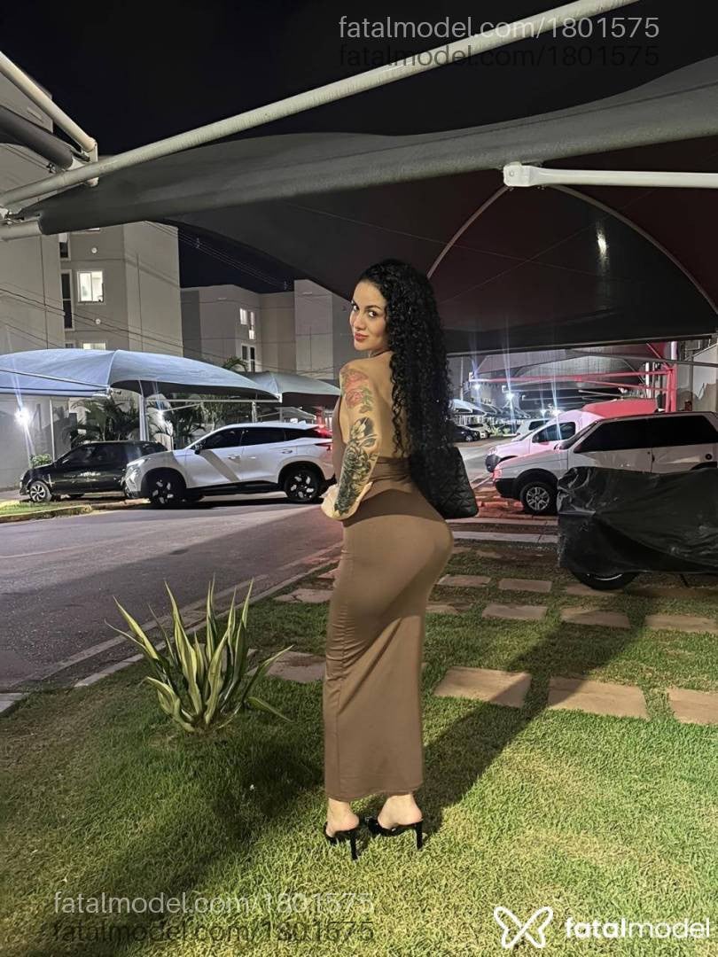Acompanhante mulher com cabelo castanho de olhos castanhos - Safira