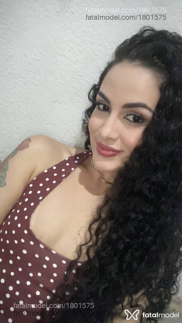 Acompanhante mulher com cabelo castanho de olhos castanhos em Cuiabá - Safira