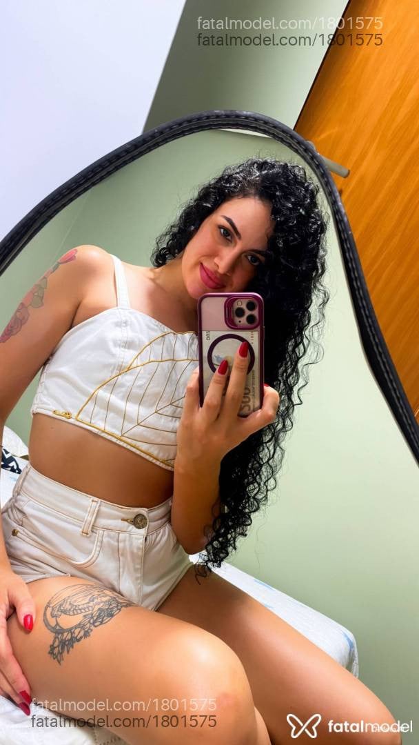Acompanhante mulher com cabelo castanho de olhos castanhos - Safira