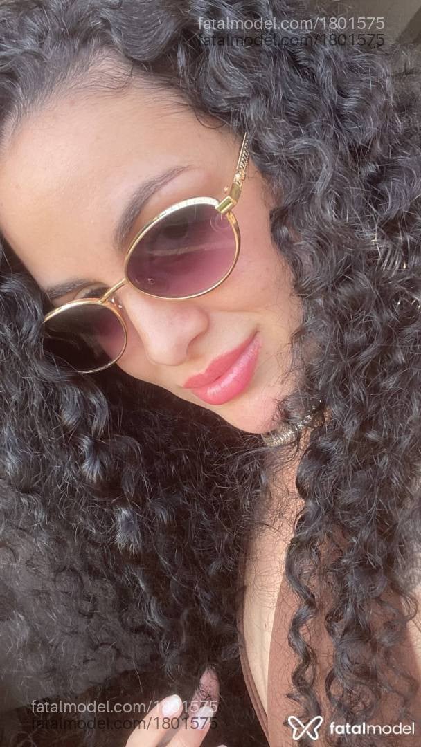 Acompanhante mulher com cabelo castanho de olhos castanhos - Safira