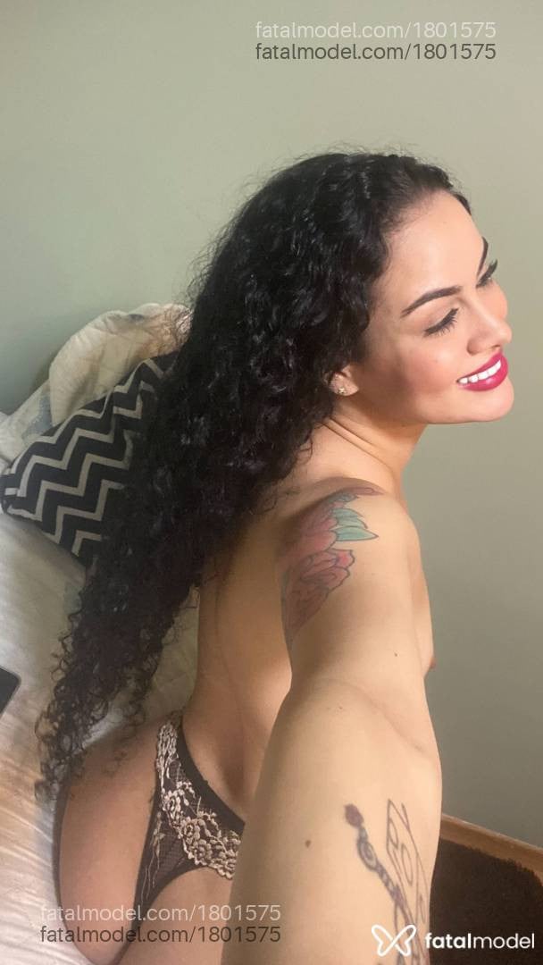 Acompanhante mulher com cabelo castanho de olhos castanhos - Safira