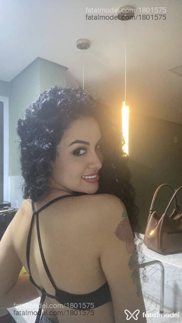 Acompanhante mulher com cabelo castanho de olhos castanhos - Safira