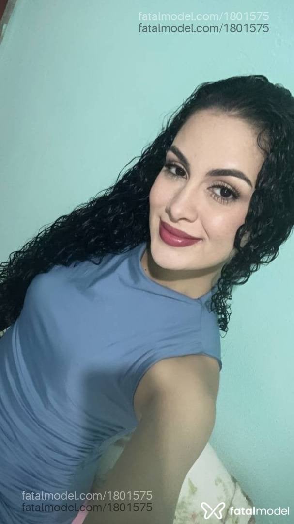Acompanhante mulher com cabelo castanho de olhos castanhos em Cuiabá - Safira