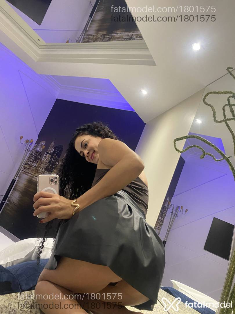 Acompanhante mulher com cabelo castanho de olhos castanhos em Cuiabá - Safira