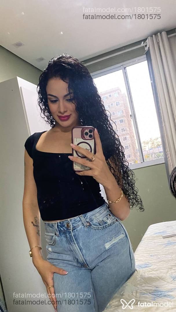 Acompanhante mulher com cabelo castanho de olhos castanhos - Safira