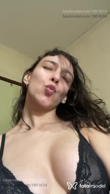 Acompanhante mulher com cabelo castanho de olhos castanhos em São Paulo - Cristal Kuerten