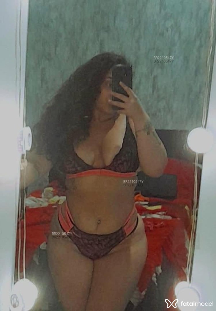 Acompanhante mulher com cabelo castanho de olhos mel em Itaguaí - Larissa