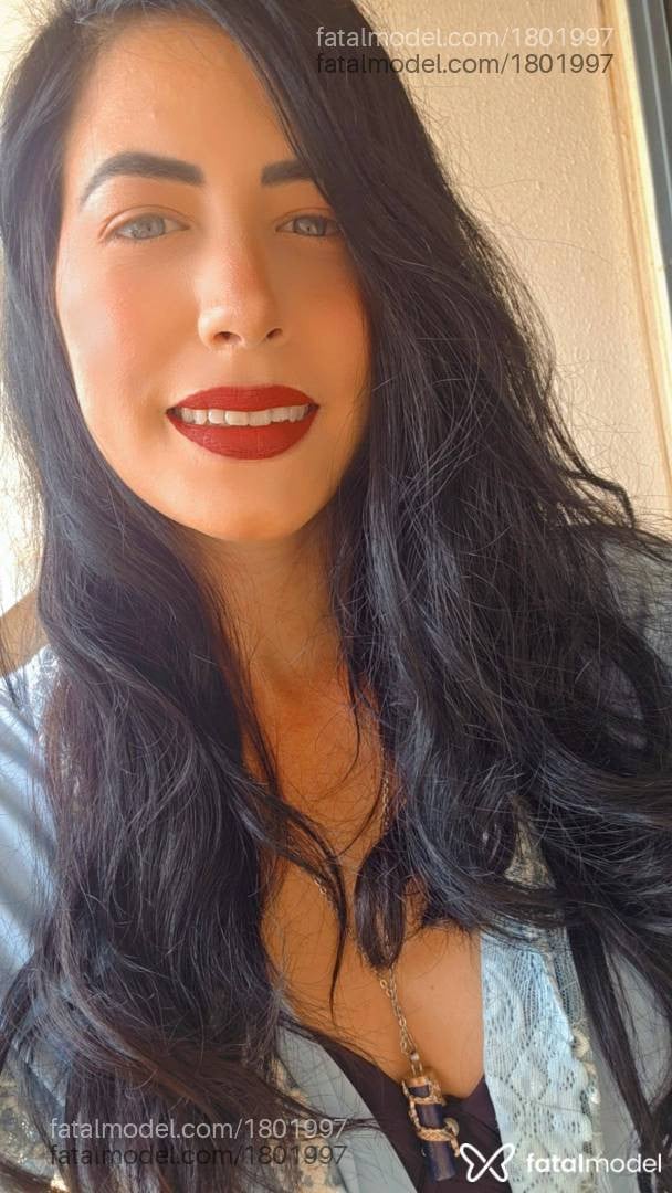 Acompanhante mulher morena (o) de olhos azuis - Clara