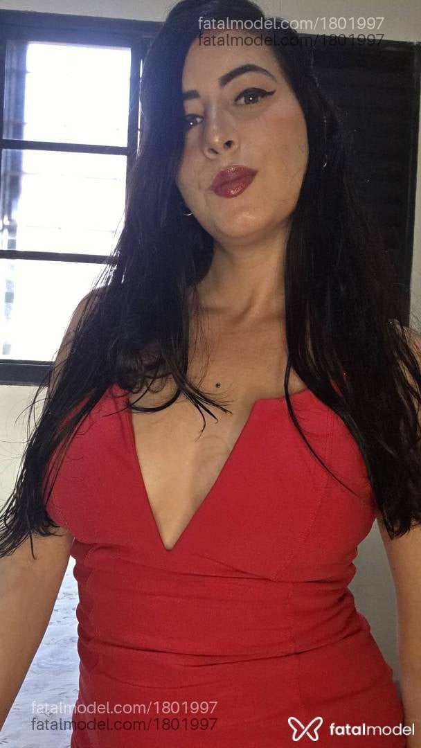 Acompanhante mulher morena (o) de olhos azuis - Clara