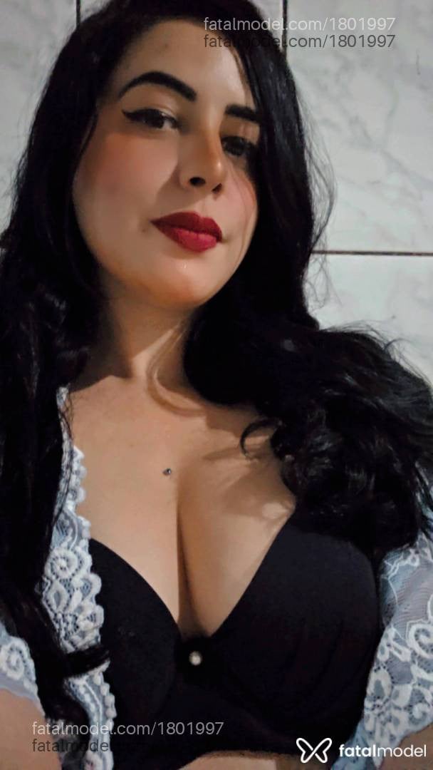 Acompanhante mulher morena (o) de olhos azuis - Clara