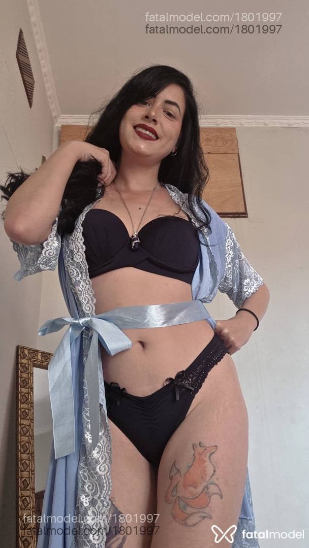 Acompanhante mulher morena (o) de olhos azuis - Clara