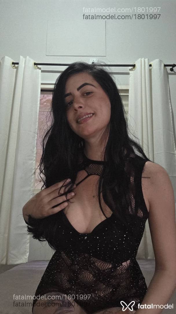 Acompanhante mulher morena (o) de olhos azuis - Clara