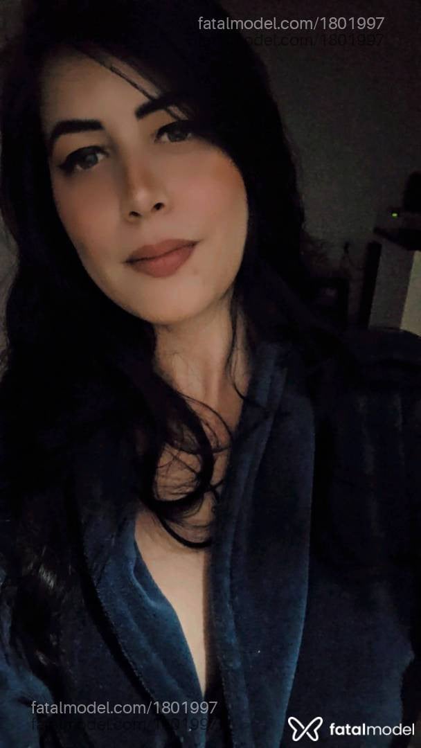 Acompanhante mulher morena (o) de olhos azuis em Assis - Clara