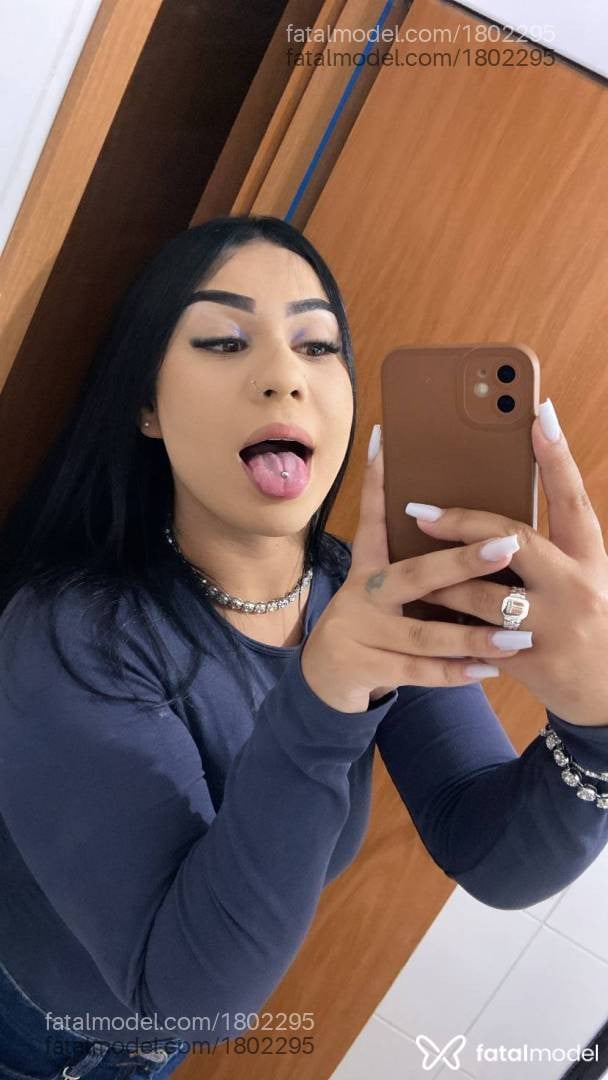Acompanhante mulher com cabelo castanho de olhos castanhos - Carol
