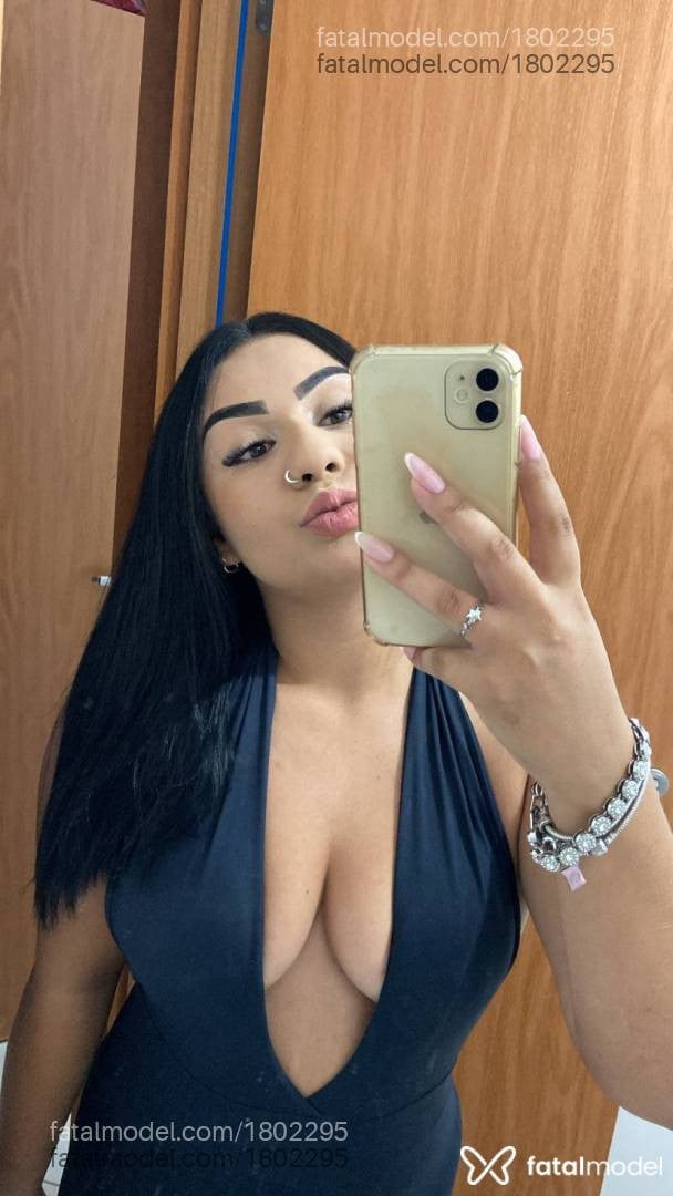 Acompanhante mulher com cabelo castanho de olhos castanhos - Carol