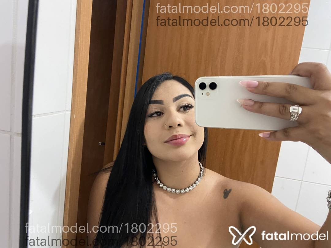 Acompanhante mulher com cabelo castanho de olhos castanhos - Carol