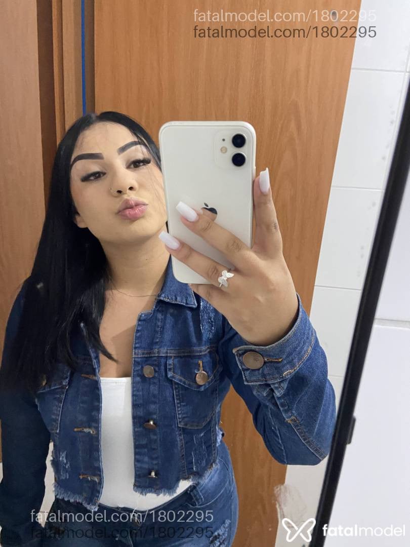Acompanhante mulher com cabelo castanho de olhos castanhos - Carol