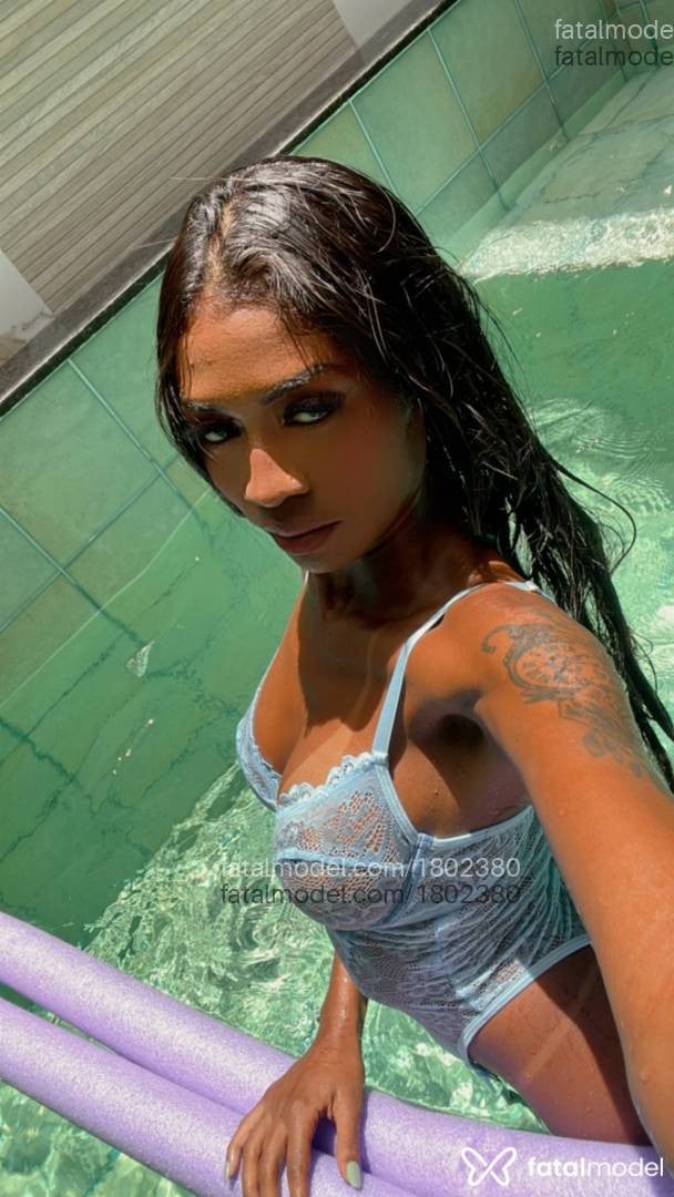 Acompanhante mulher com cabelo castanho de olhos castanhos em Cariacica Acompanhante mulher com cabelo castanho de olhos castanhos em Cariacica - Melissa Menezes