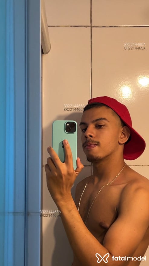 Acompanhante homem morena (o) de olhos castanhos em Brasília - Brian