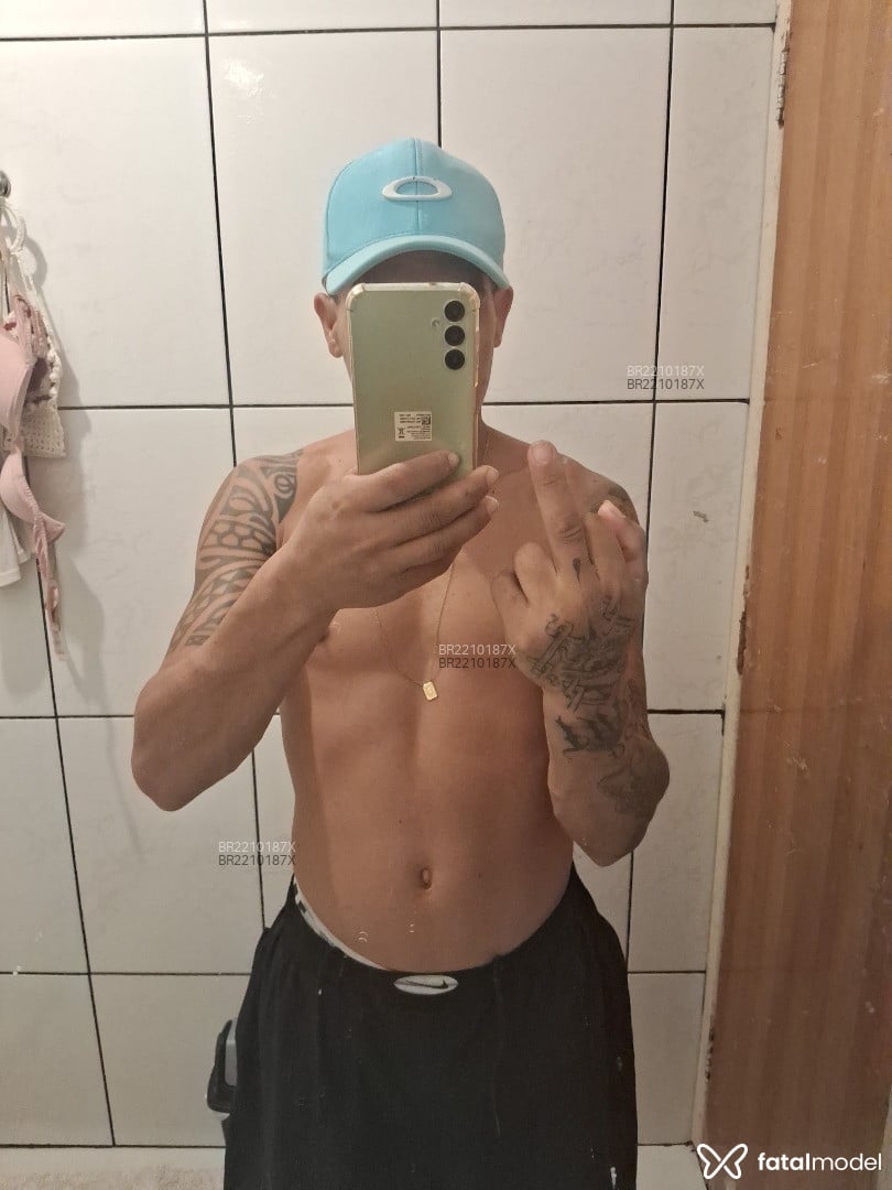 Acompanhante homem morena (o) de olhos castanhos em Maringá - Deniz