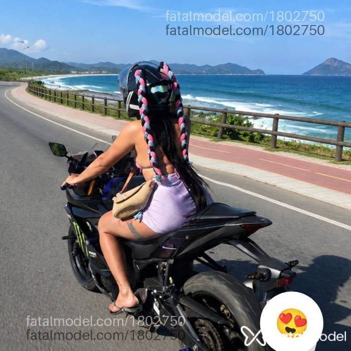 Acompanhante mulher morena (o) de olhos castanhos - Rafaela Bitencourt