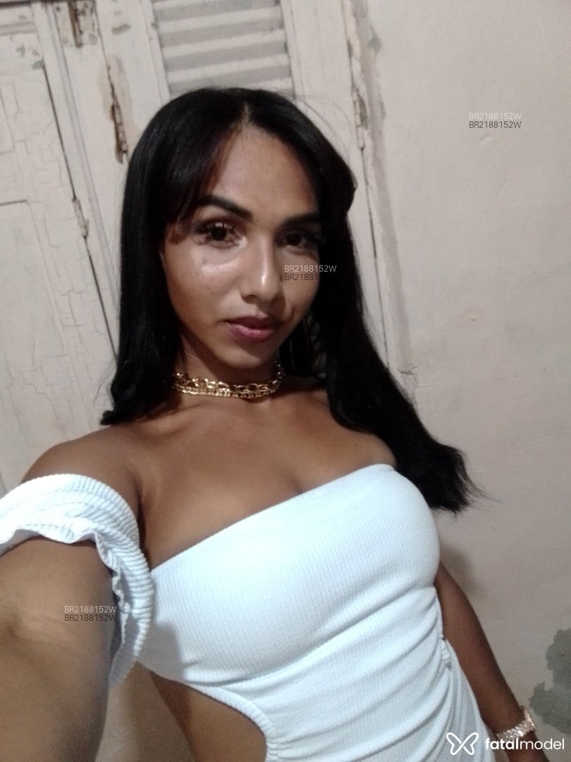 Acompanhante mulher trans morena (o) de olhos castanhos em Niterói - Julia Aguiar