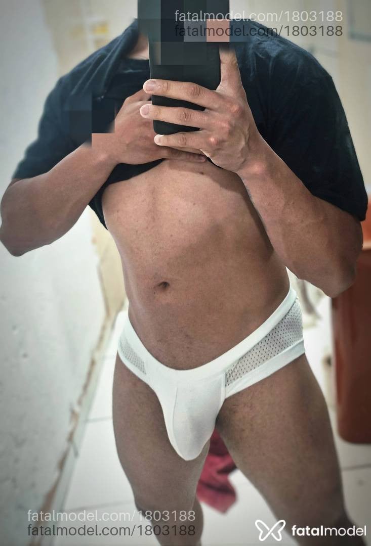 Acompanhante homem com cabelo castanho de olhos castanhos - Novinhosp