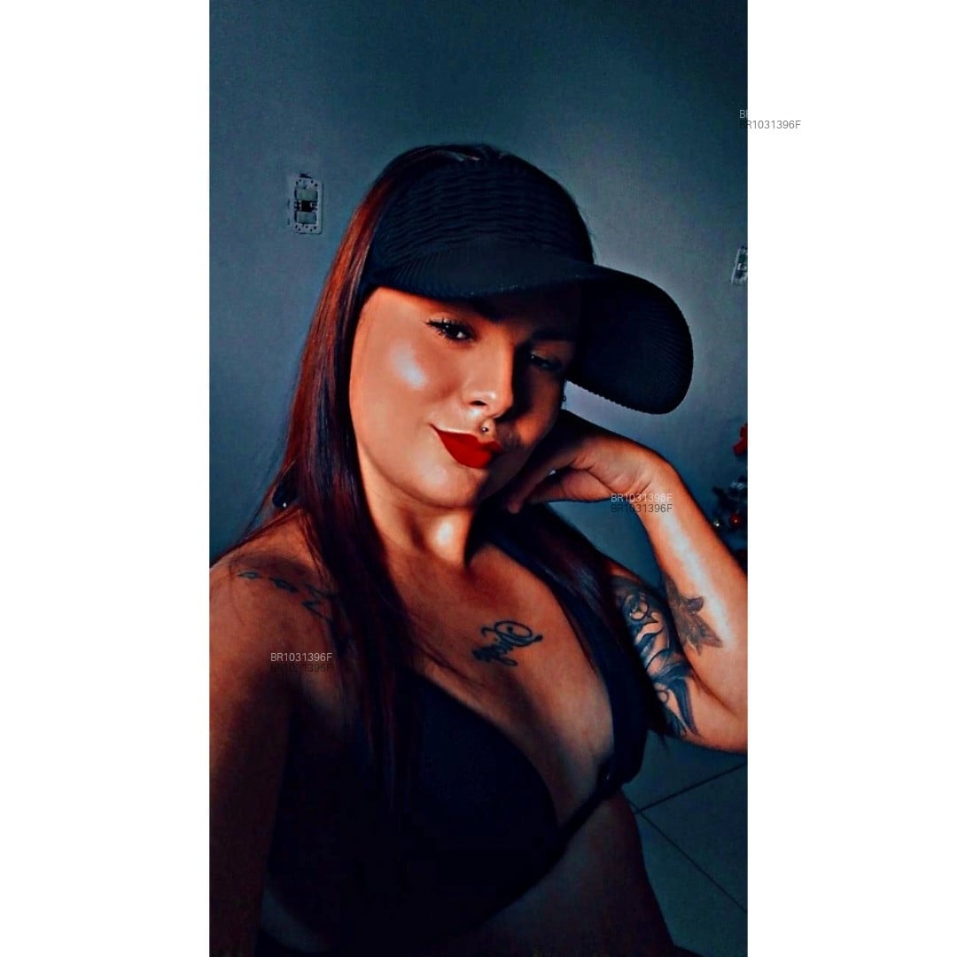 Acompanhante mulher ruiva (o) de olhos castanhos - Emilly