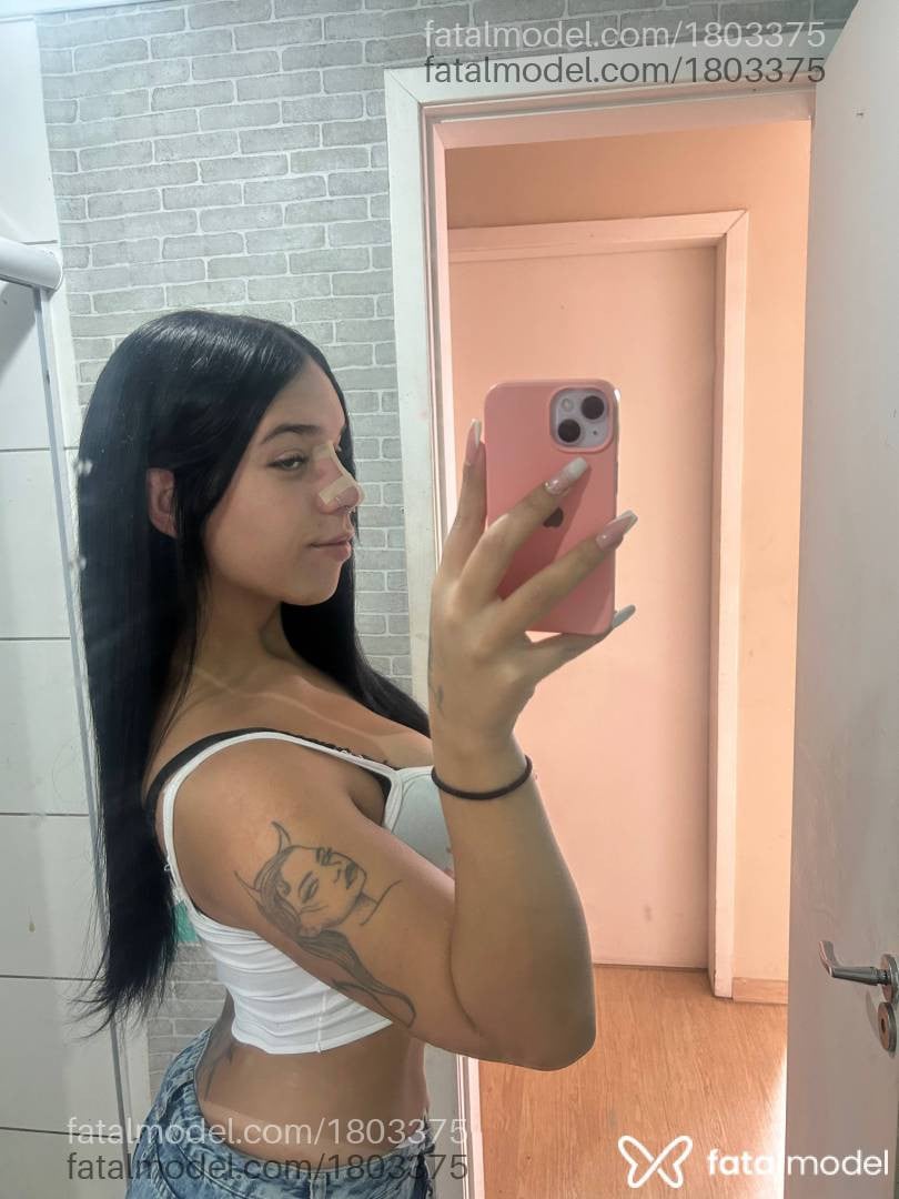 Acompanhante mulher trans morena (o) de olhos castanhos - Nimsay