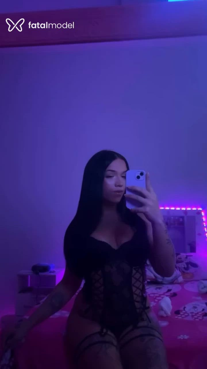 Acompanhante mulher trans morena (o) de olhos castanhos - Nimsay